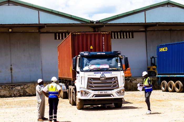 Container offload at the warehouse